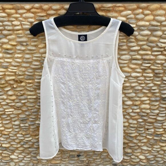 Bobeau Women's White Chiffon Aztec Embroidered Scoop Neck Beaded Top Size Small. - Picture 1 of 6